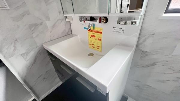 旭区鶴ヶ峰本町　全１棟