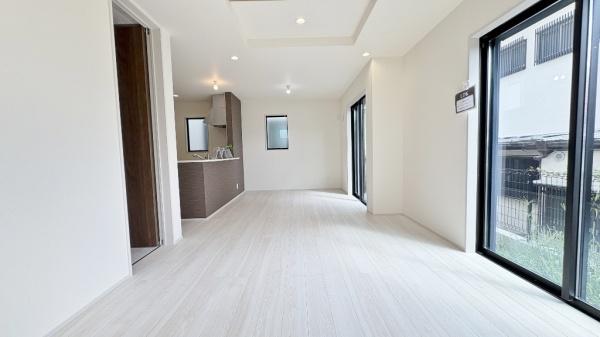 港北区下田町3丁目 全3棟2号棟(リビング)