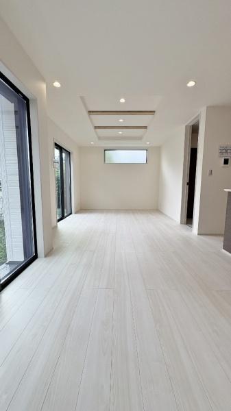 港北区下田町3丁目 全3棟2号棟(リビング)