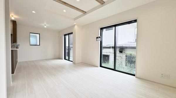 港北区下田町3丁目 全3棟2号棟(リビング)