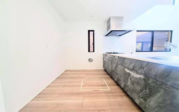 鶴見区梶山１丁目　全２棟２号棟