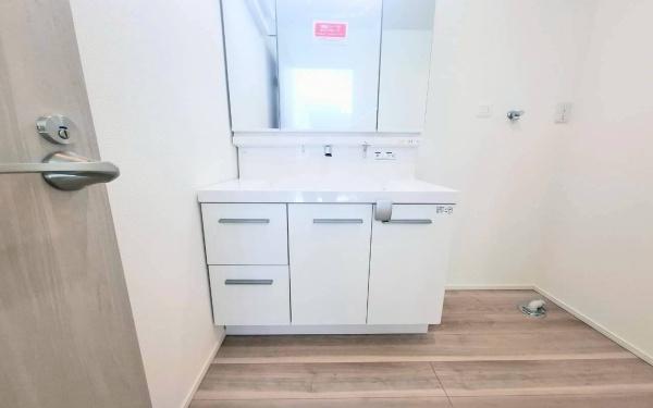 鶴見区梶山１丁目　全２棟２号棟