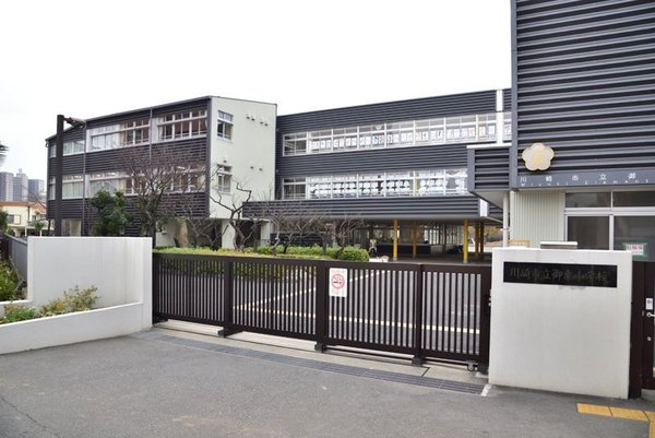川崎市幸区小向西町４丁目の新築一戸建(川崎市立御幸小学校)