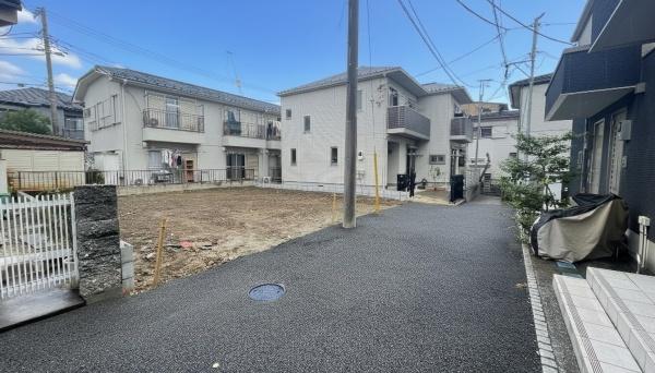 川崎市中原区中丸子の新築一戸建(前面道路含む現地写真)