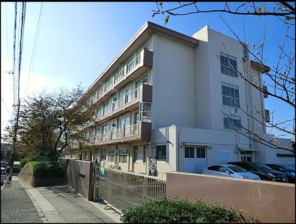 港南区芹が谷４丁目　全２棟１号棟(横浜市立芹が谷南小学校)