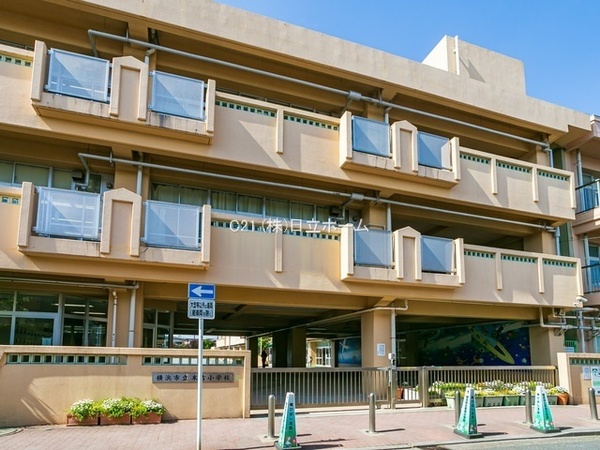 横浜市鶴見区上末吉１丁目の土地(横浜市立末吉小学校)