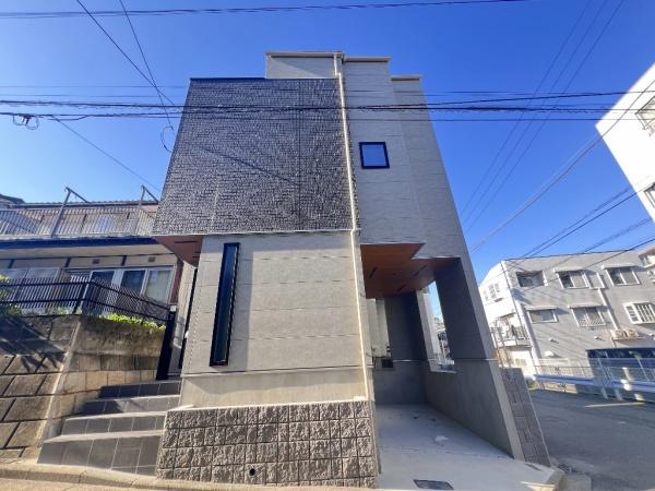 港南区芹谷３丁目　全２棟Ｂ棟