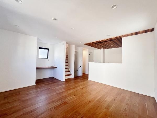 港南区芹谷３丁目　全２棟Ｂ棟