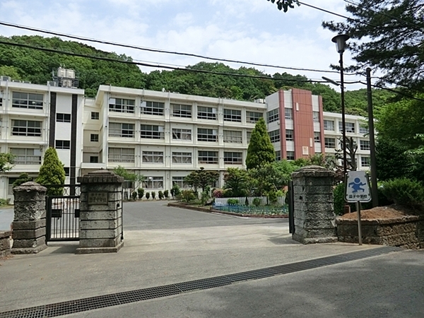 逗子市池子１丁目　全１棟(逗子市立逗子中学校)
