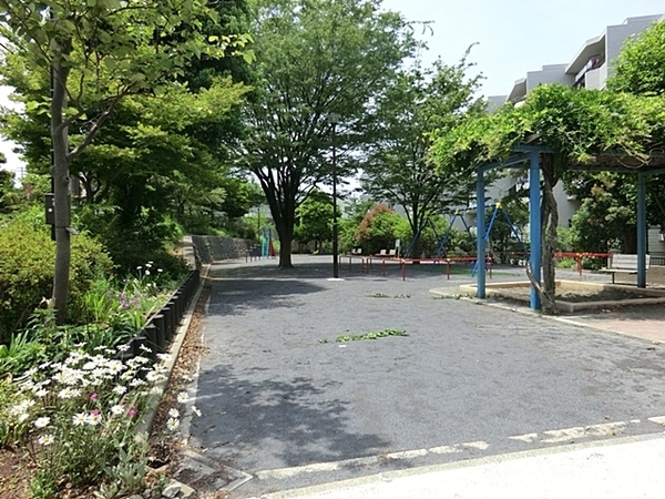 南区中里４丁目　全２棟２号棟(餅井坂公園)