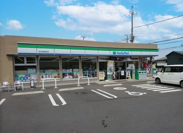 パークサイド平塚３号棟(ファミリーマート茅ケ崎中島店)