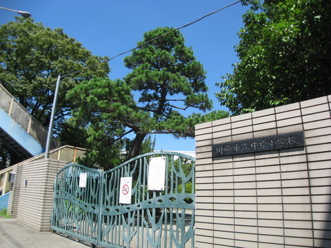 川崎市中原区上小田中６丁目の新築一戸建(川崎市立中原小学校)