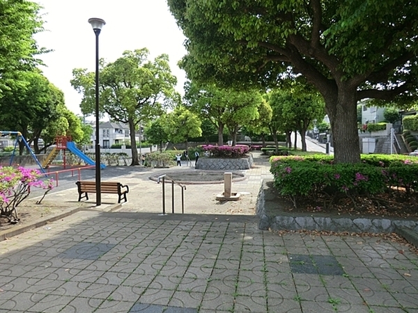 栄区亀井町　全２棟１号棟(霞が淵公園)