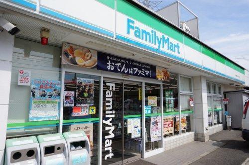 ヒルズ等々力緑地ウエスト(ファミリーマート川崎宮内一丁目店)