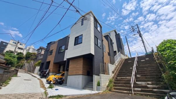 横浜市神奈川区栗田谷の中古一戸建