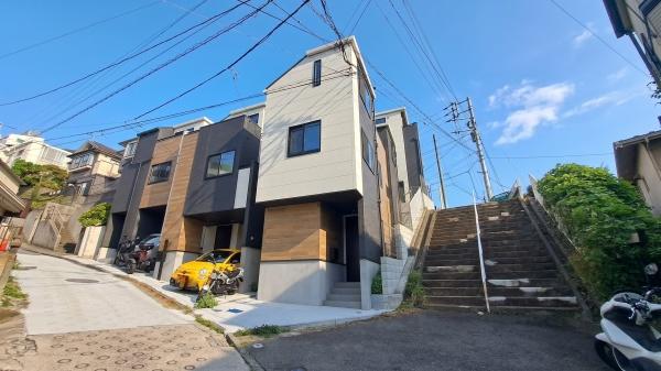 横浜市神奈川区栗田谷の中古一戸建て