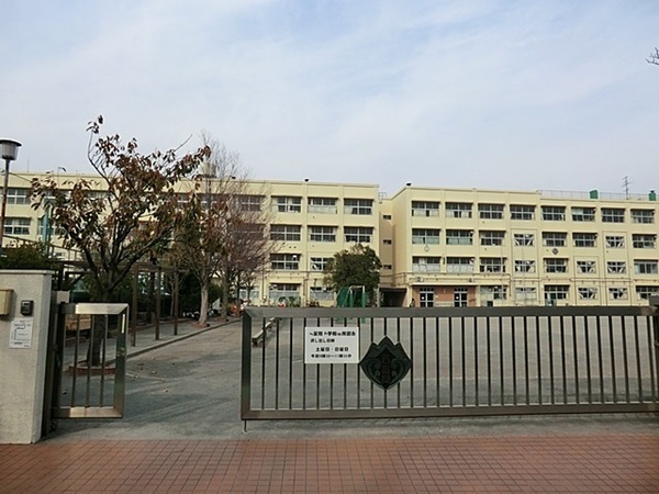 金沢区能見台通　全２棟１号棟(横浜市立西富岡小学校)