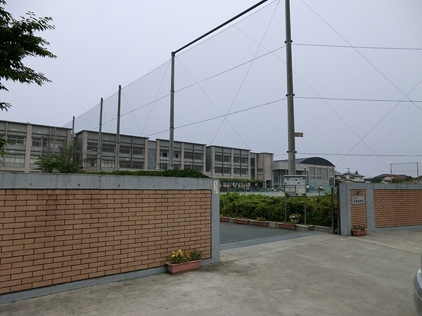 藤沢市片瀬海岸２丁目の中古一戸建て(藤沢市立片瀬中学校)