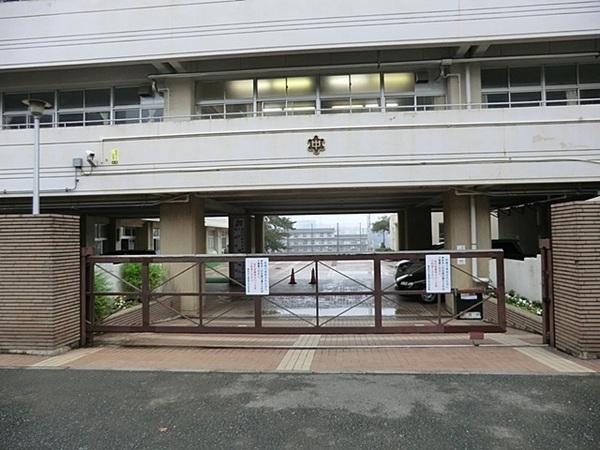 パークホームズ東神奈川ステーションアリーナ(横浜市立浦島丘中学校)