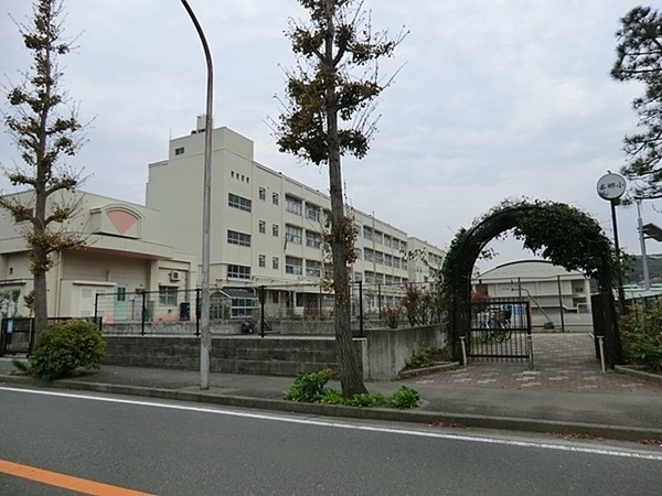 ライオンズヒルズ本郷台伍番館(横浜市立本郷小学校)
