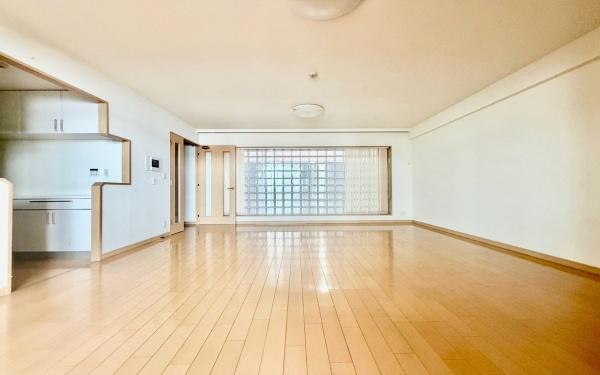 リリファ横濱山下町（画・元街小・港中）