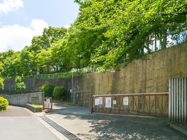 多摩区寺尾台１丁目　全２棟１号棟(川崎市立南菅中学校)