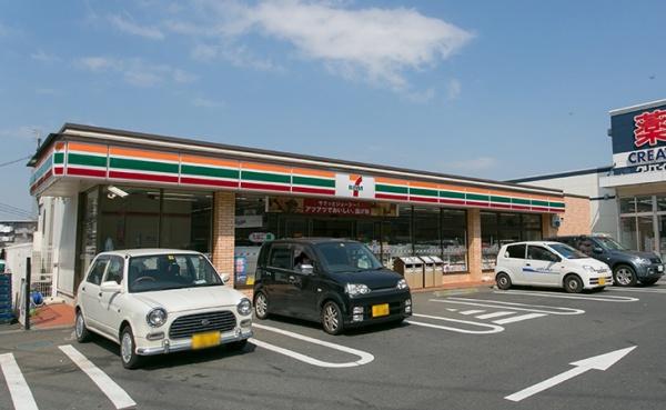 リーベスト保土ヶ谷H号棟(セブンイレブン横浜左近山団地店)