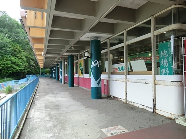 緑区鴨居町　全5棟4号棟(A・コープ緑竹山店)