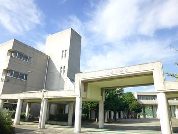 金沢シーサイドタウンなぎさ団地１２号棟(横浜市立並木第4小学校)
