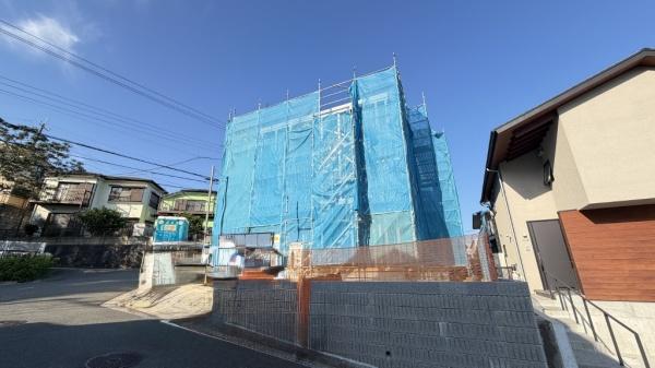 金沢区富岡西4丁目　全１棟