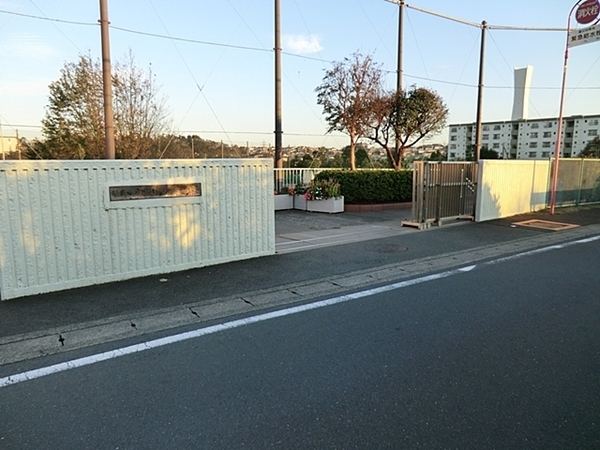 泉区中田南５丁目(横浜市立汲沢中学校)