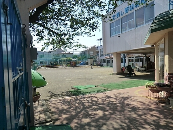 港南台せきれい団地２号棟(美し野幼稚園)