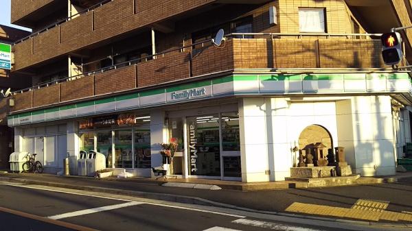 本牧三渓園ヒルズ(ファミリーマート本牧大里町店)