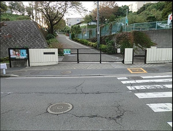 横浜市港南区芹が谷４丁目の土地(横浜市立芹が谷中学校)