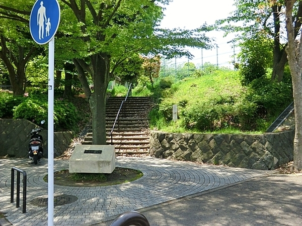 メガロン能見台４号棟(能見台北公園)