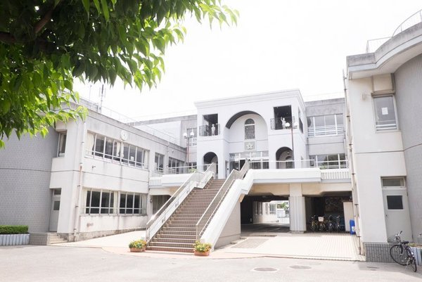 川崎市幸区小倉５丁目の新築一戸建(川崎市立小倉小学校)