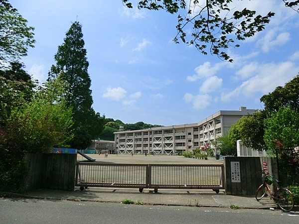 横須賀市湘南鷹取１丁目(横須賀市立鷹取小学校)
