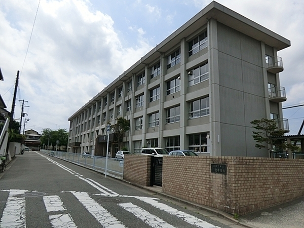 横須賀市湘南鷹取１丁目(横須賀市立鷹取中学校)