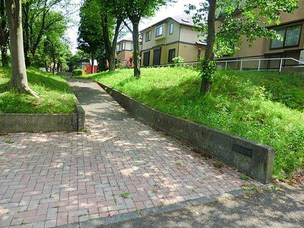 緑区霧が丘４丁目　全３棟１号棟(霧が池公園)