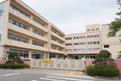 グリーンプラザ吉川(吉川市立中曽根小学校)