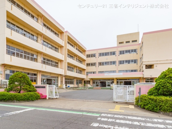 吉川市中曽根1丁目の新築一戸建(吉川市立中曽根小学校)