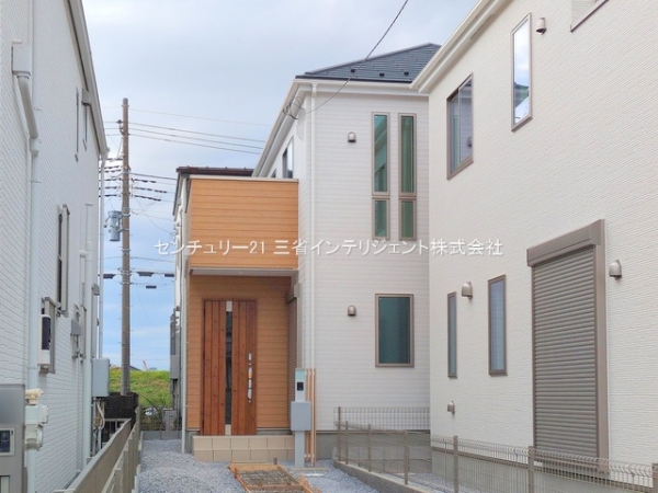 三郷市彦成１丁目の新築一戸建