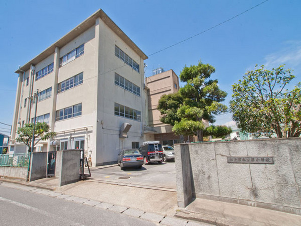 メゾンド秋山(松戸市立中部小学校)