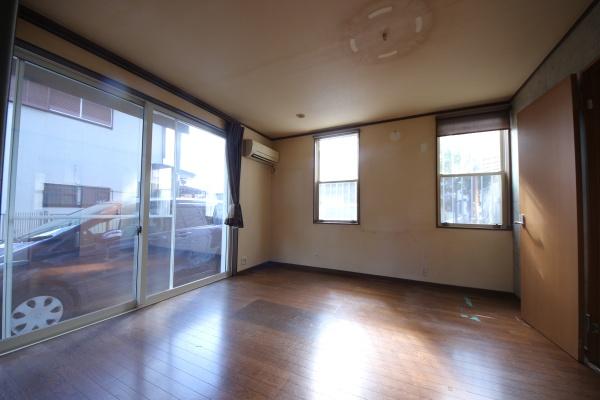 松戸市八ケ崎3丁目の中古一戸建て(リビング)