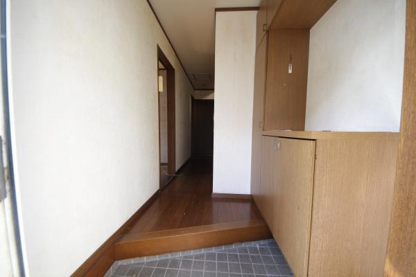 松戸市八ケ崎3丁目の中古一戸建て(玄関)