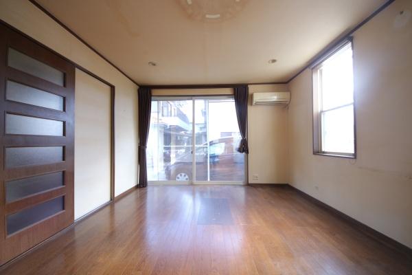松戸市八ケ崎3丁目の中古一戸建て(リビング)