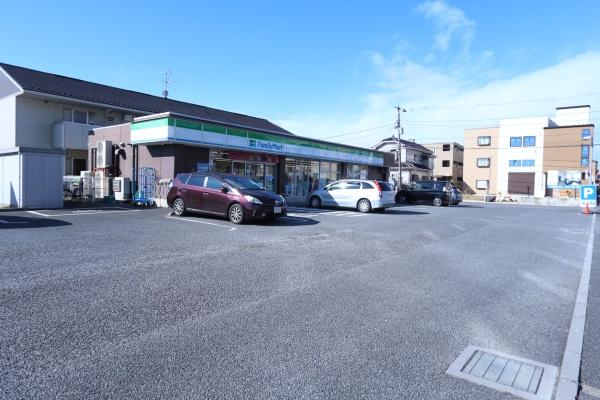 越谷ファミリータウンD棟(ファミリーマート越谷赤山三丁目店)