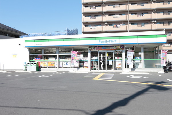 ファーストマンション(ファミリーマート北越谷四丁目店)