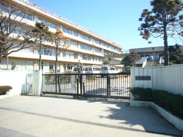 春日部市緑町4丁目の新築一戸建(春日部市立緑小学校)