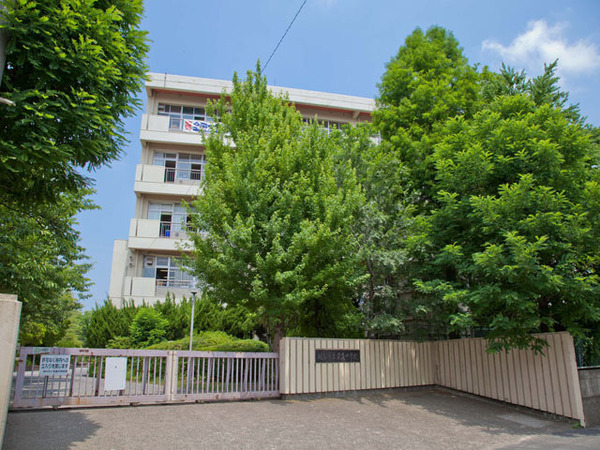 シャルム北越谷Ｂ棟(越谷市立栄進中学校)